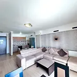 Solid Apartment *