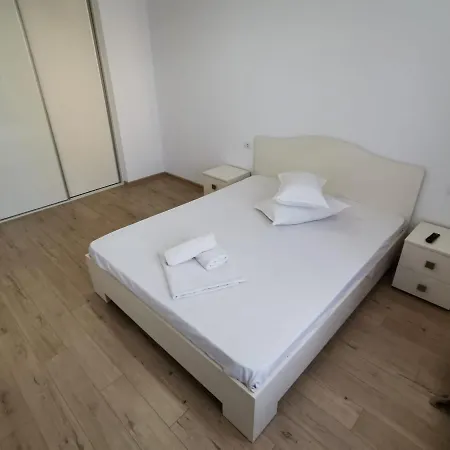 Solid Apartment *