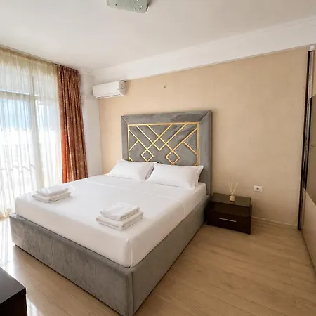 Solid Apartment Mamaia