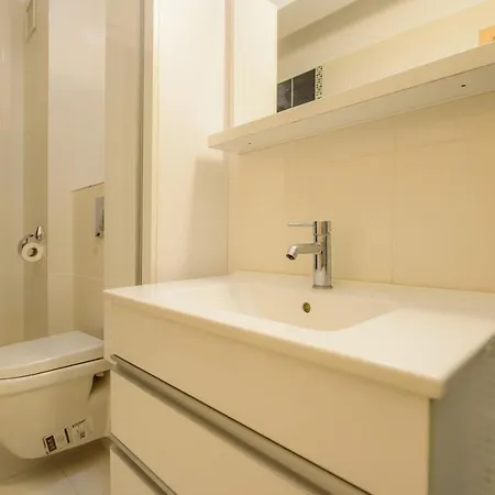Solid Apartment Mamaia